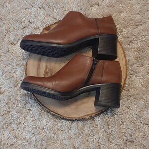Sandler of Boston Brown/Camel Booties Leather Size 8-1/2W NWOT
